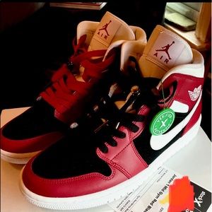 Jordan 1 Mid Gym Red Black (W) BNIB W/ Tags